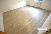 Nagelneuer Bodenbelag - 
