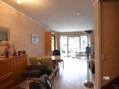  Blick ins Wohnzimmer mit Terrassentür - 