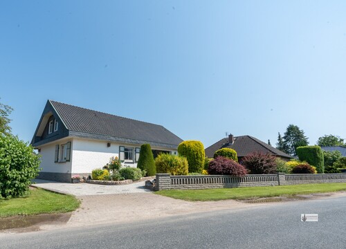 Auffahrt zum Haus - 5 Zimmer Einfamilienhaus zum Kaufen in Syke