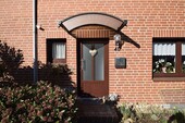 Hauseingangstür überdacht - 4 Zimmer Einfamilienhaus zum Kaufen in Syke