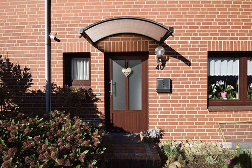 Hauseingangstür überdacht - 4 Zimmer Einfamilienhaus zum Kaufen in Syke