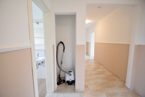 kleiner Abstellraum im Flur - Etagenwohnung mit 122,00 m&sup2; in Affinghausen zur Miete