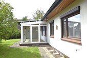 Breiter Dachüberstand auf der Südseeite am Wintergarten - 