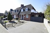 Hausanblick mit Carporteinfahrt - 4 Zimmer Reihenendhaus in Syke