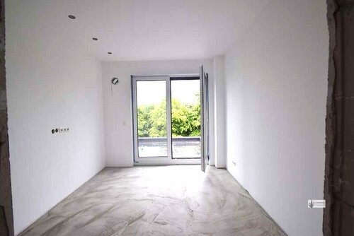 2. Zimmer mit Tür zur Dachterrasse - 
