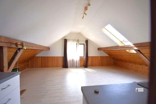 Großer Wohnbereich mit Küchenzeile im DG - 