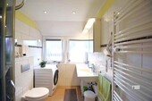Bad mit Dusche, Fenster und WM-Anschluss - 