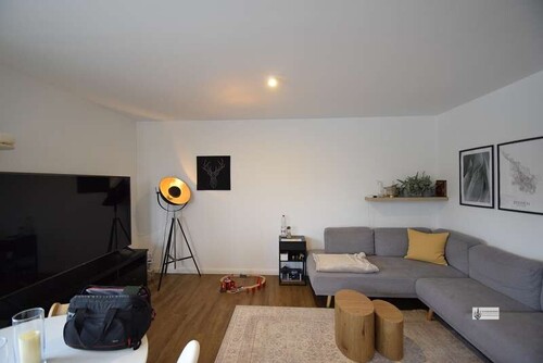 Blick ins Wohnzimmer von der Küche aus - 2 Zimmer Etagenwohnung in Weyhe