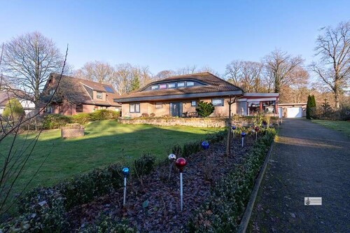 Auffahrt zum Wohngebäude - 10 Zimmer Zweifamilienhaus in Bassum / Nordwohlde