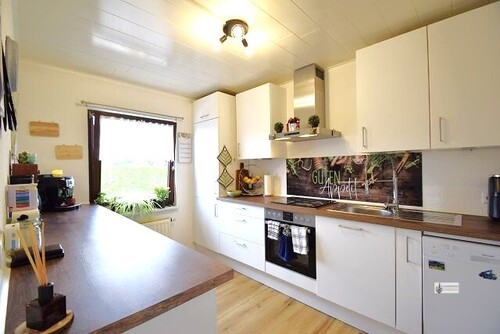 Einbauküche mit allen elektrischen Geräten - 