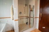 k-Große Dusche im OG + Badewanne - 