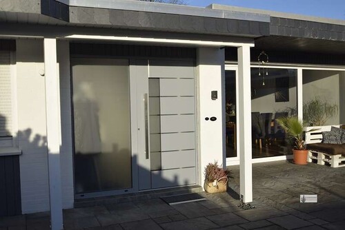 3 Hauseingangstür - 6 Zimmer Einfamilienhaus in Stuhr