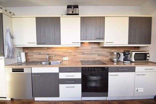 11 Einbauküche mit elektrischen Geräten - 