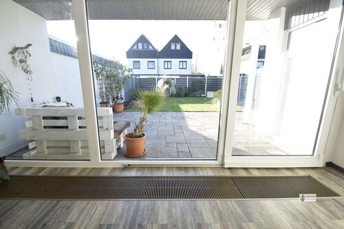 21 Panoramascheibe mit Konvektorenheizkörper - 