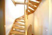 Massive Holztreppe ins DG - 