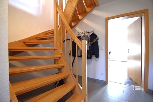 Massive Holztreppe ins OG - 