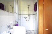 Gästebad im EG mit Dusche - 