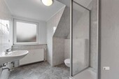 OG Badezimmer mit Dusche - 