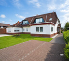 Helles Zuhause an sonnigem Tag - 