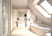 k-Bad im OG mit Eckbadewanne und Dusche - 