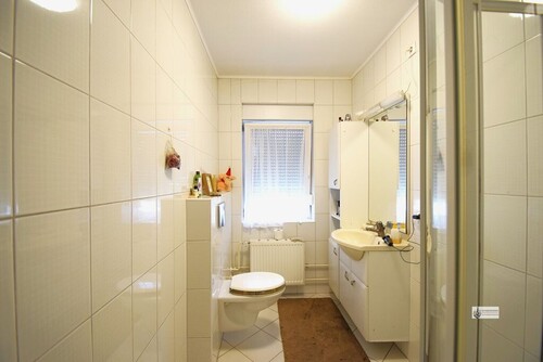 k-Badezimmer im EG mit Dusche - 