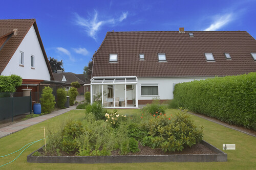 Hausanblick von Gartenseite - 5 Zimmer Doppelhaushälfte zum Kaufen in Syke / Siedlung Gessel