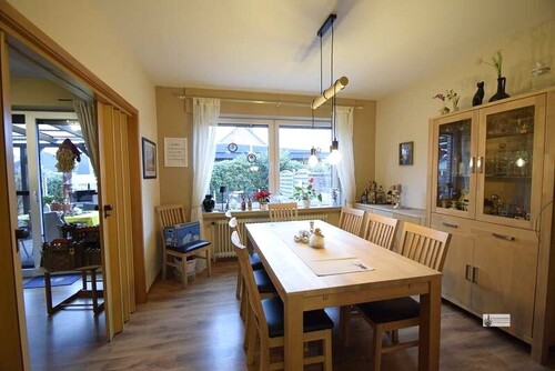 Esszimmer mit Zugang zum Wohnzimmer - 