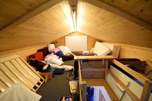 Der Spitzboden eignet sich auch ideal als Kuschel- udn Spielecke für Ihre Jüngsten - 