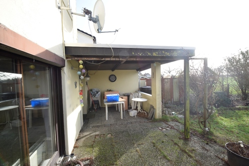 überdachte, gepflasterte Terrasse - 