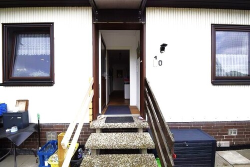 überdachter Hauseingang - 4 Zimmer Einfamilienhaus in Bruchhausen-Vilsen
