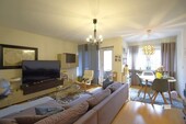 Großes Wohnzimmer mit Essecke - 