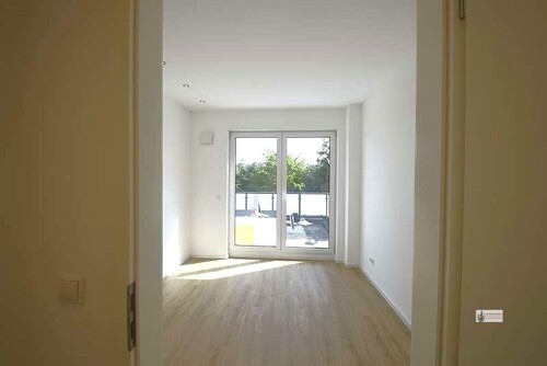 Schlafzimmer mit Tür zur Dachterrasse - 