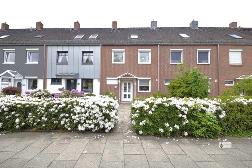 Straßenansicht - 5 Zimmer Reihenhaus zum Kaufen in Bremen