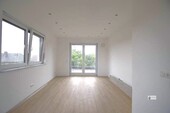 7 Wohnzimmer mit Terrassentür - 