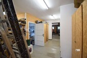 Flur zum hinteren Lagerbereich - 