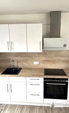 Einbauküche mit elektrischen Geräten - 