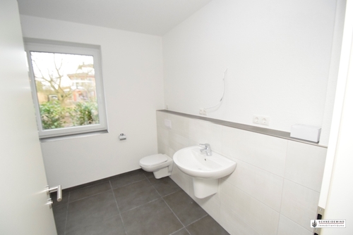 13. Blick ins moderne Duschbad - 