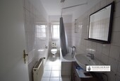 k-Badezimmer mit Duschwanne - 