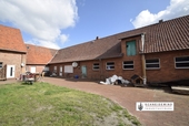 Schweinestall mit Wohnung links - 