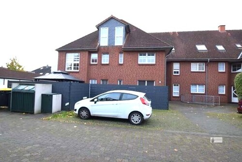 Gesamtansicht der Sichtschutzzaunanlage - Niedliche ETW mit ca. 50 m² Wohnfläche + Terrasse + Garten + Stellplatz - ideal für SinglePärchen