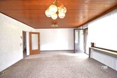 Wohnzimmer mit Holzdecke - 