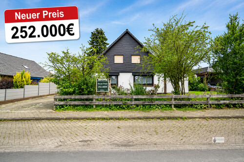 Straßenansicht - EFH für eine große Familie mit handwerklichem Geschick +Garagen+Wintergarten +ausbaubares DG+Garten
