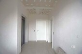 Flur im OG mit 2 Eingängen zu den Penthouse Wohnungen - 
