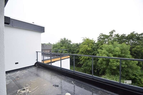 Große Dachterrasse mit Blick ins Grüne - 