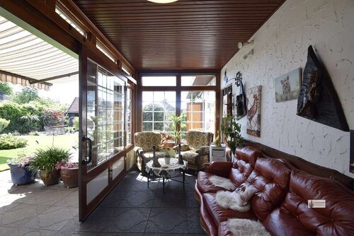 Wintergarten vor der Garage - 