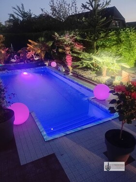 Pool bei Nacht - 5 Zimmer Einfamilienhaus in Syke