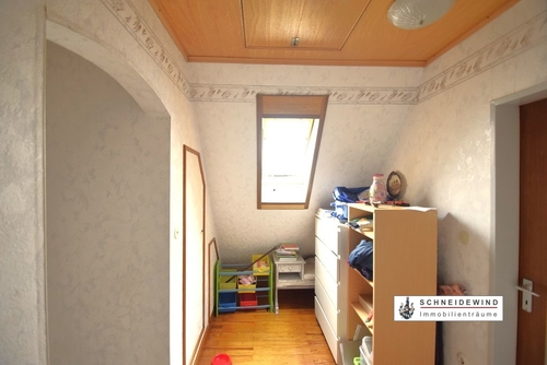 k-Flur mit Dachbodenluke - 