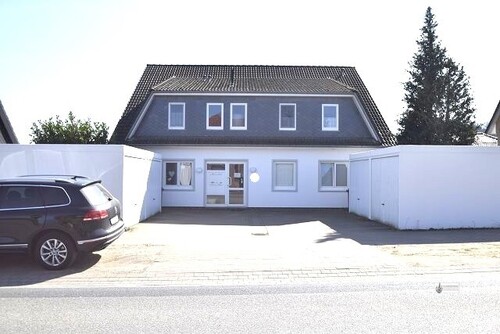 4 Parteienhaus mit 4 Garagen - Interessante ETW + EBK + Terrasse + Garten + Garage auf 842 m² Erbpachtgrundstück