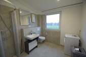 Badezimmer mit Waschmaschine - 