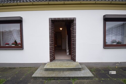 k-Hauseingang - 5 Zimmer Einfamilienhaus in Weyhe / Lahausen